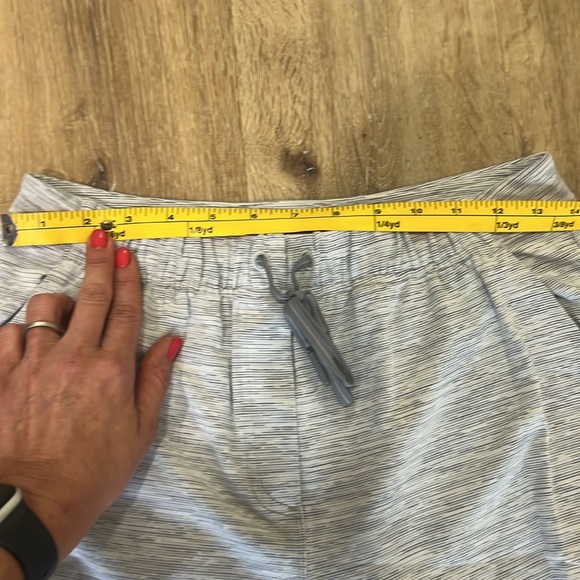 Lululemon light gray joggers size 4 - Picture 5 of 5